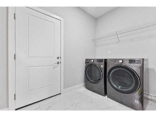 628 Muirfield Crescent, Lyalta, AB - Indoor Photo Showing Laundry Room