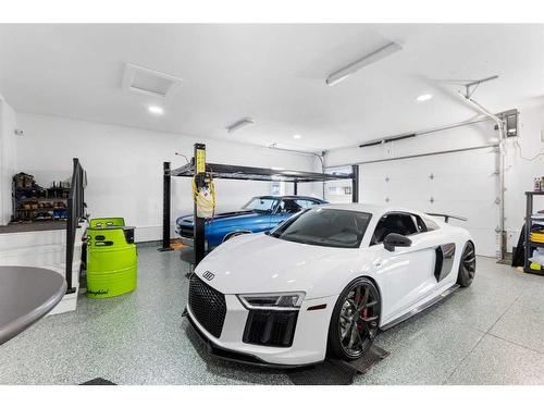 628 Muirfield Crescent, Lyalta, AB - Indoor Photo Showing Garage