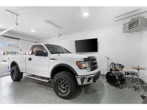 628 Muirfield Crescent, Lyalta, AB - Indoor Photo Showing Garage