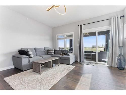 628 Muirfield Crescent, Lyalta, AB - Indoor Photo Showing Living Room