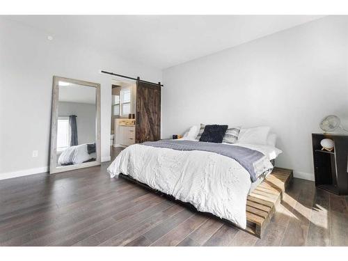 628 Muirfield Crescent, Lyalta, AB - Indoor Photo Showing Bedroom