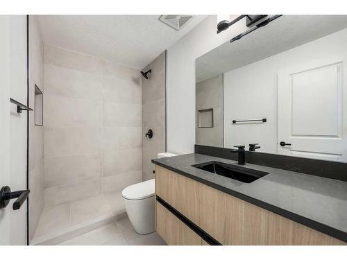 16 Johnson Place Sw, Calgary, AB - Indoor Photo Showing Bathroom