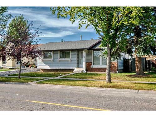 1059 Abbeydale Drive Ne, Calgary, AB - Outdoor