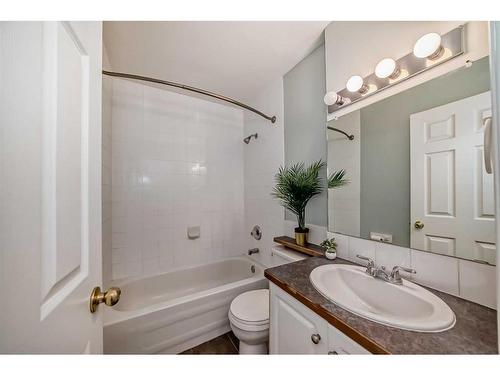 1059 Abbeydale Drive Ne, Calgary, AB - Indoor Photo Showing Bathroom