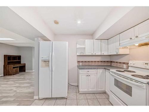 1059 Abbeydale Drive Ne, Calgary, AB - Indoor Photo Showing Kitchen