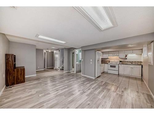 1059 Abbeydale Drive Ne, Calgary, AB - Indoor Photo Showing Kitchen