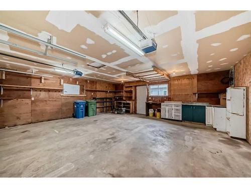 1059 Abbeydale Drive Ne, Calgary, AB - Indoor Photo Showing Garage