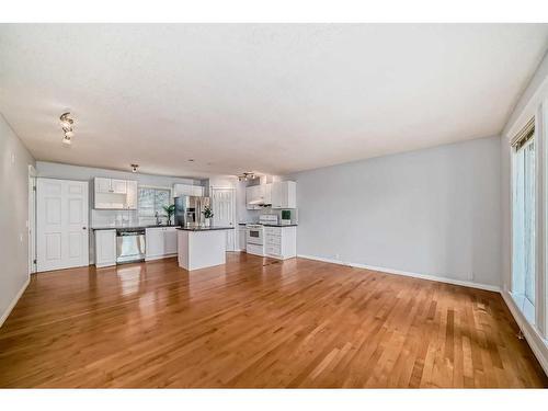 1059 Abbeydale Drive Ne, Calgary, AB - Indoor Photo Showing Living Room