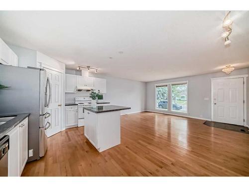 1059 Abbeydale Drive Ne, Calgary, AB - Indoor Photo Showing Kitchen