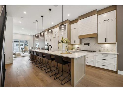 528 19 Avenue Sw, Calgary, AB - Indoor Photo Showing Kitchen With Upgraded Kitchen