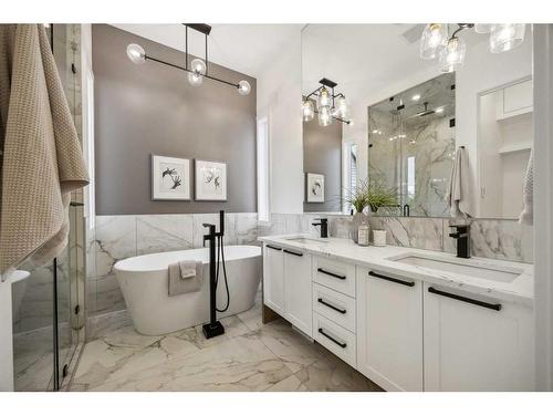 528 19 Avenue Sw, Calgary, AB - Indoor Photo Showing Bathroom