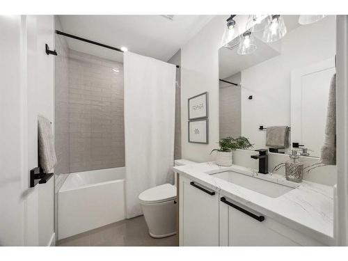 528 19 Avenue Sw, Calgary, AB - Indoor Photo Showing Bathroom