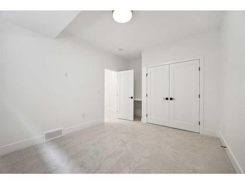 528 19 Avenue Sw, Calgary, AB - Indoor Photo Showing Other Room