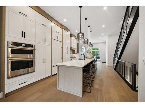 528 19 Avenue Sw, Calgary, AB - Indoor Photo Showing Kitchen With Upgraded Kitchen