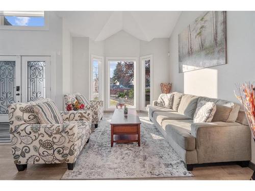 139 Catalina Place Ne, Calgary, AB - Indoor Photo Showing Living Room