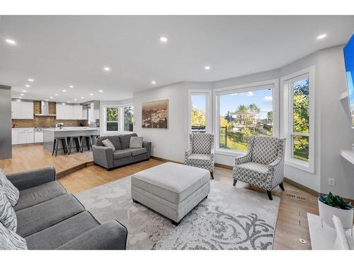 139 Catalina Place Ne, Calgary, AB - Indoor Photo Showing Living Room