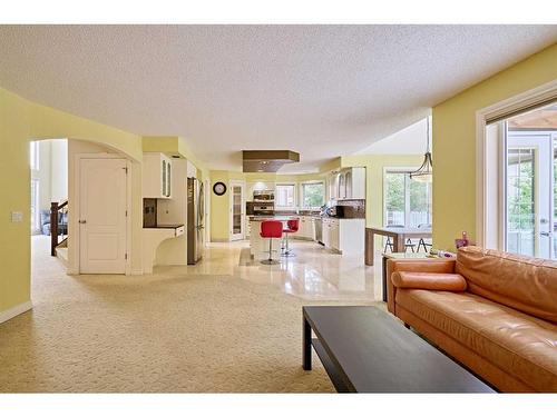 132 Evergreen Close Sw, Calgary, AB - Indoor Photo Showing Living Room