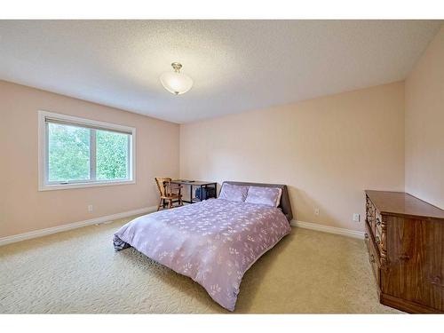 132 Evergreen Close Sw, Calgary, AB - Indoor Photo Showing Bedroom