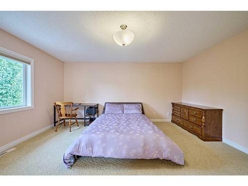 132 Evergreen Close Sw, Calgary, AB - Indoor Photo Showing Bedroom