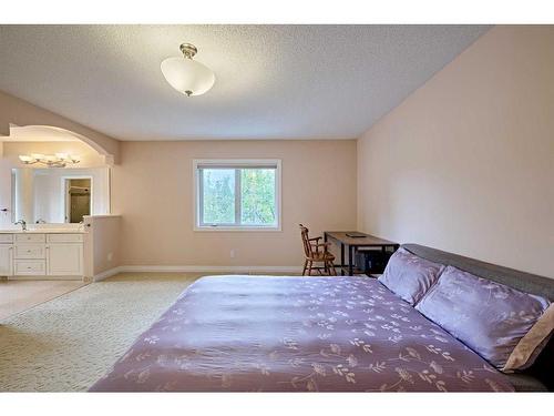 132 Evergreen Close Sw, Calgary, AB - Indoor Photo Showing Bedroom