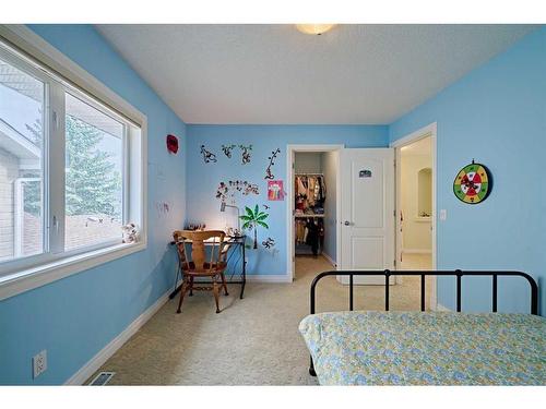 132 Evergreen Close Sw, Calgary, AB - Indoor Photo Showing Bedroom