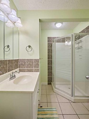 132 Evergreen Close Sw, Calgary, AB - Indoor Photo Showing Bathroom