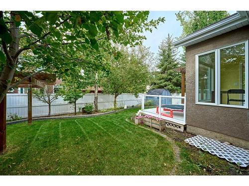 132 Evergreen Close Sw, Calgary, AB - Outdoor