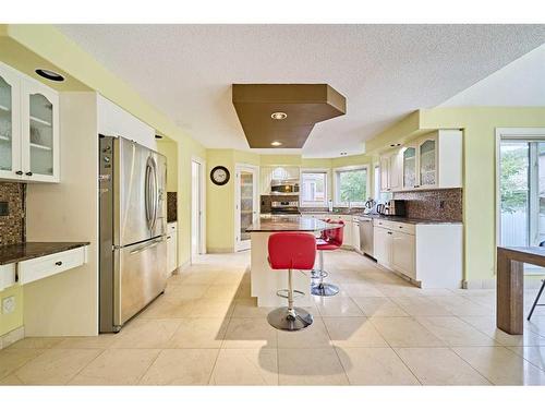 132 Evergreen Close Sw, Calgary, AB - Indoor Photo Showing Kitchen