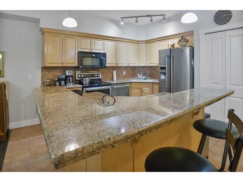 103-11642 Valley Ridge Park Nw, Calgary, AB - Indoor Photo Showing Kitchen With Upgraded Kitchen