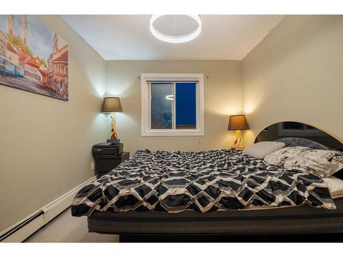 631-11620 Elbow Drive Sw, Calgary, AB - Indoor Photo Showing Bedroom