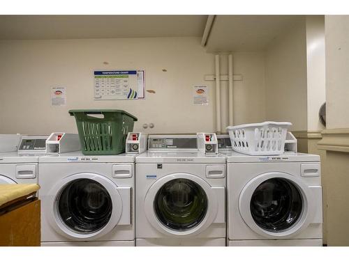 631-11620 Elbow Drive Sw, Calgary, AB - Indoor Photo Showing Laundry Room