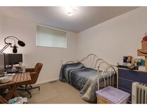 2527 16A Street Nw, Calgary, AB - Indoor Photo Showing Other Room