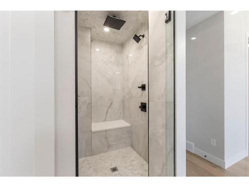 3019 36 Street Sw, Calgary, AB - Indoor Photo Showing Bathroom