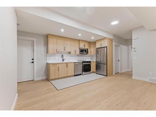 3019 36 Street Sw, Calgary, AB - Indoor Photo Showing Kitchen