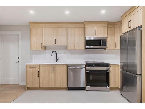 3019 36 Street Sw, Calgary, AB - Indoor Photo Showing Kitchen