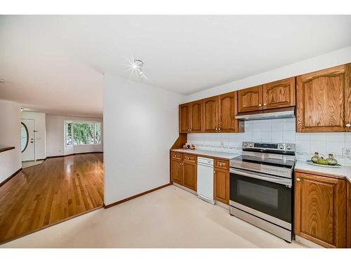 3327 28 Street Se, Calgary, AB - Indoor Photo Showing Kitchen