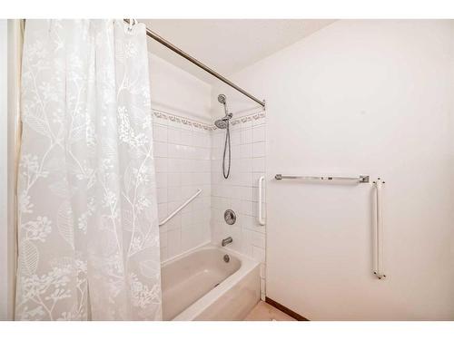 3327 28 Street Se, Calgary, AB - Indoor Photo Showing Bathroom