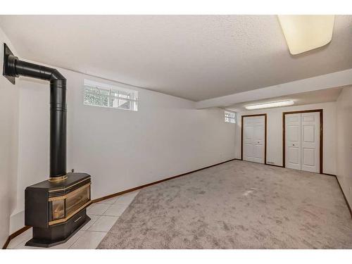 3327 28 Street Se, Calgary, AB - Indoor Photo Showing Other Room