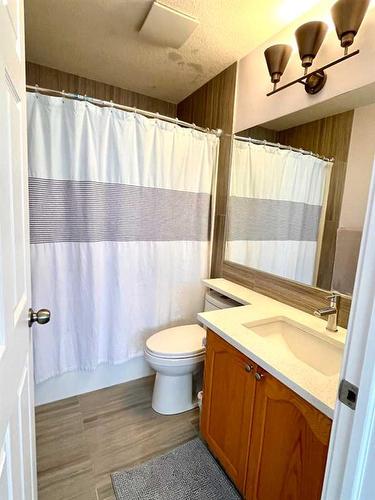 72 Rocky Vista Circle Nw, Calgary, AB - Indoor Photo Showing Bathroom