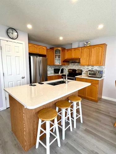 72 Rocky Vista Circle Nw, Calgary, AB - Indoor Photo Showing Kitchen With Double Sink