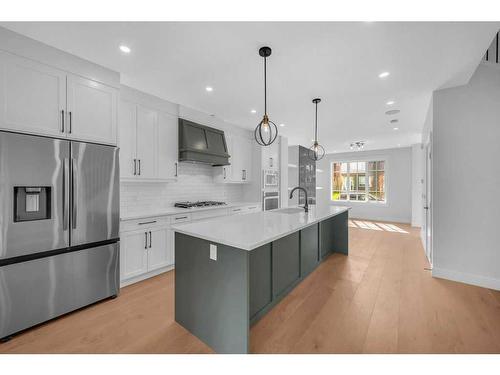 226 33 Avenue Ne, Calgary, AB - Indoor Photo Showing Kitchen With Stainless Steel Kitchen With Upgraded Kitchen