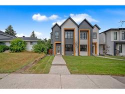 226 33 Avenue NE Calgary, AB T2E 2H6