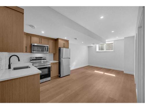 226 33 Avenue Ne, Calgary, AB - Indoor Photo Showing Kitchen With Stainless Steel Kitchen