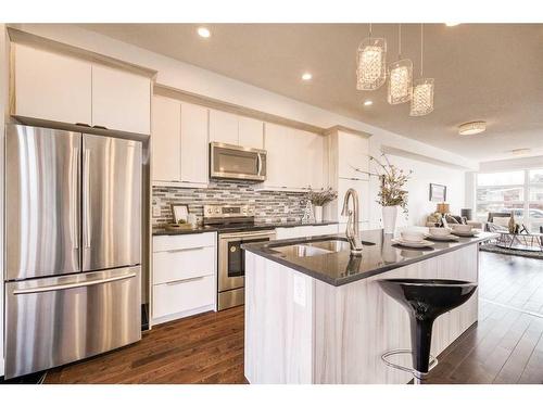 514 34 Avenue Ne, Calgary, AB - Indoor Photo Showing Kitchen With Upgraded Kitchen