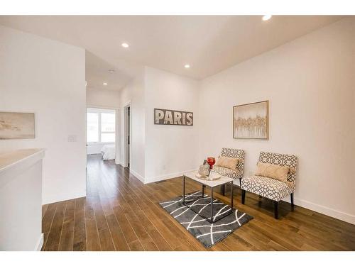 514 34 Avenue Ne, Calgary, AB - Indoor Photo Showing Living Room