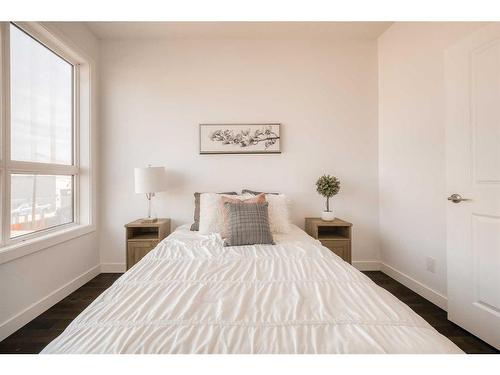 514 34 Avenue Ne, Calgary, AB - Indoor Photo Showing Bedroom