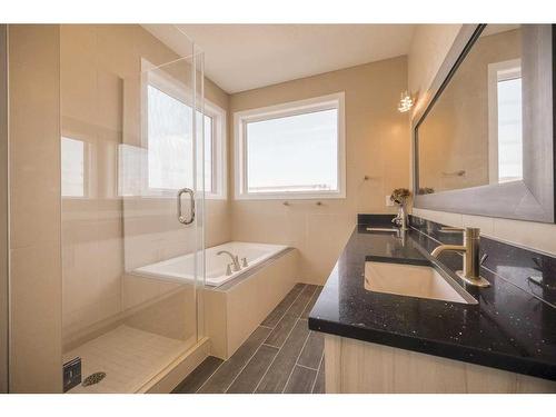 514 34 Avenue Ne, Calgary, AB - Indoor Photo Showing Bathroom