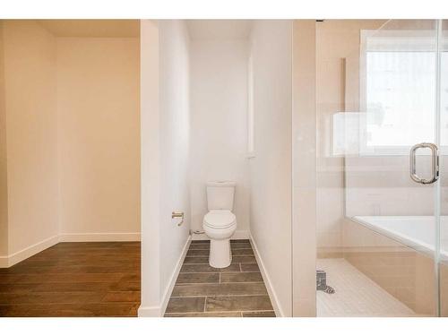 514-34 Avenue Ne, Calgary, AB - Indoor Photo Showing Bathroom