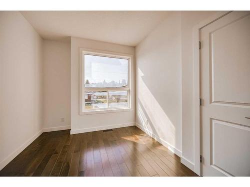 514-34 Avenue Ne, Calgary, AB - Indoor Photo Showing Other Room