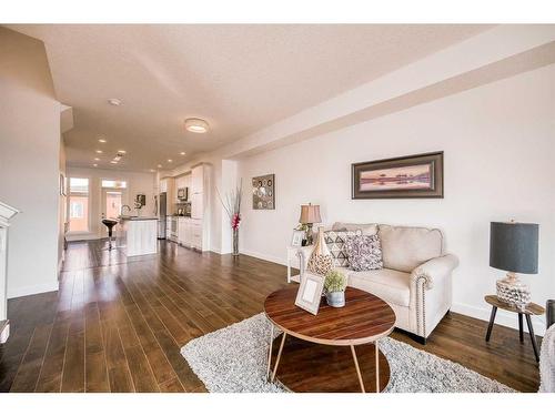 514-34 Avenue Ne, Calgary, AB - Indoor Photo Showing Living Room